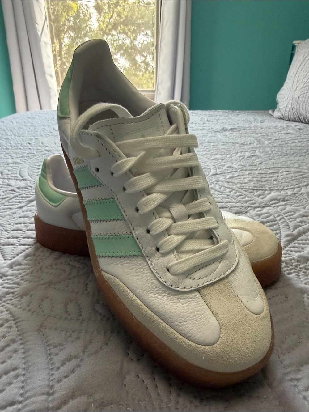 adidas Women’s White & Light Blue/Green Leather & suede with Gum sole Size 6.5